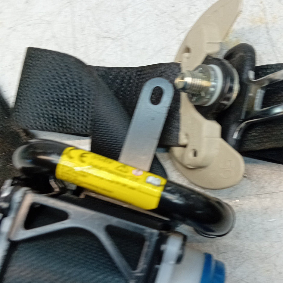 MITSUBISHI OUTLANDER MK3 SEAT BELT FRONT PASSENGER NSF TKAH2EN306 BLACK FM001242