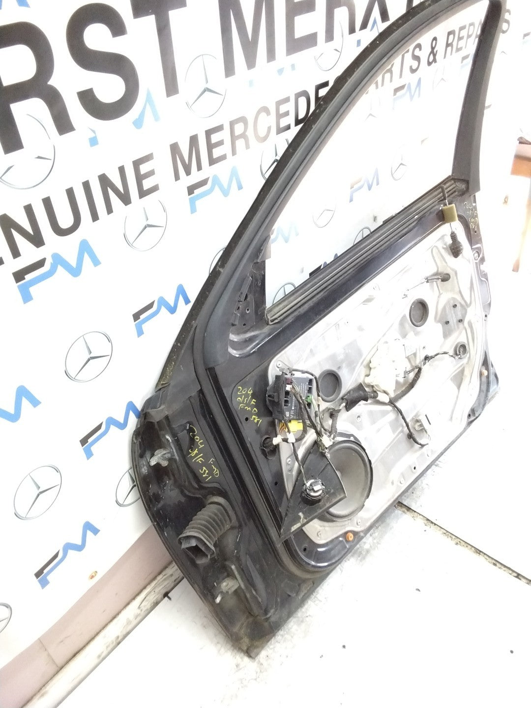 MERCEDES BENZ  C-CLASS W204 DRIVER FRONT DOOR OSF BLACK 2008-14  FMD581