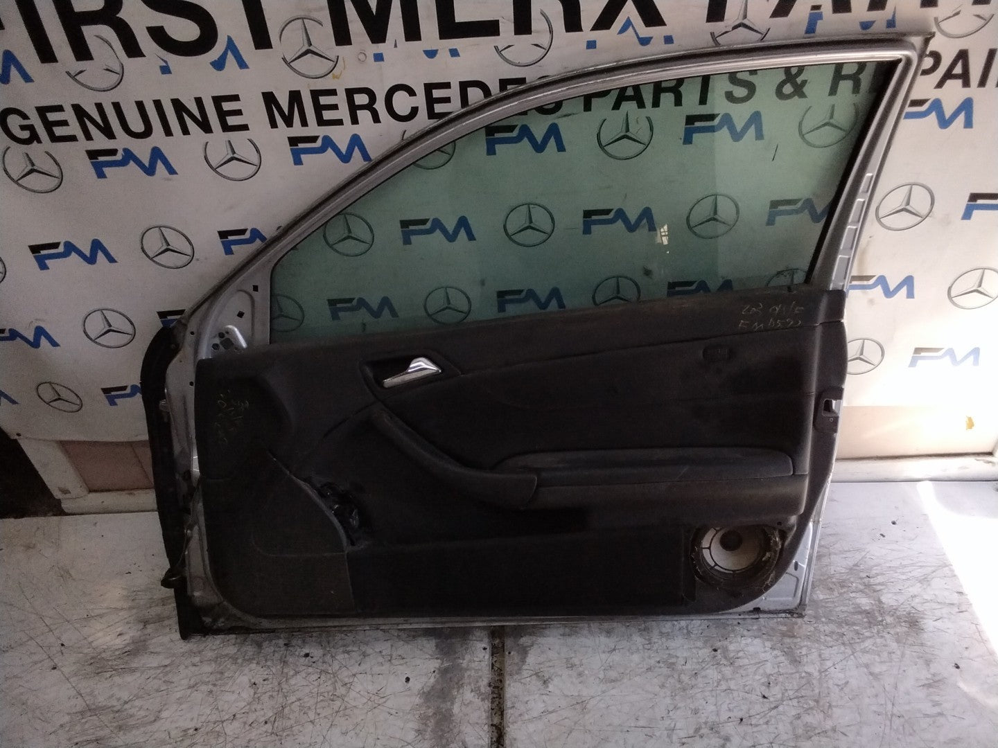 MERCEDES C-CLS W203 SLN DRIVER FRONT DOOR OSF SILVER 2001-04  FMD592