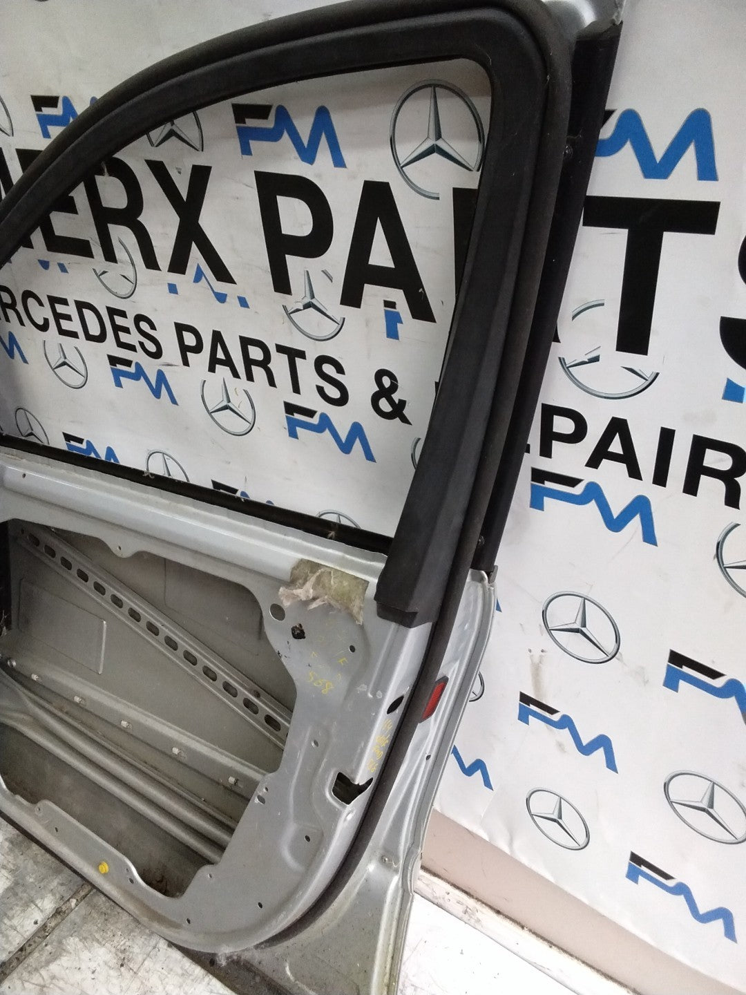 MERCEDES M-CLASS W164 DRIVER FRONT DOOR OSF SILVER 2005-2011  FMD568