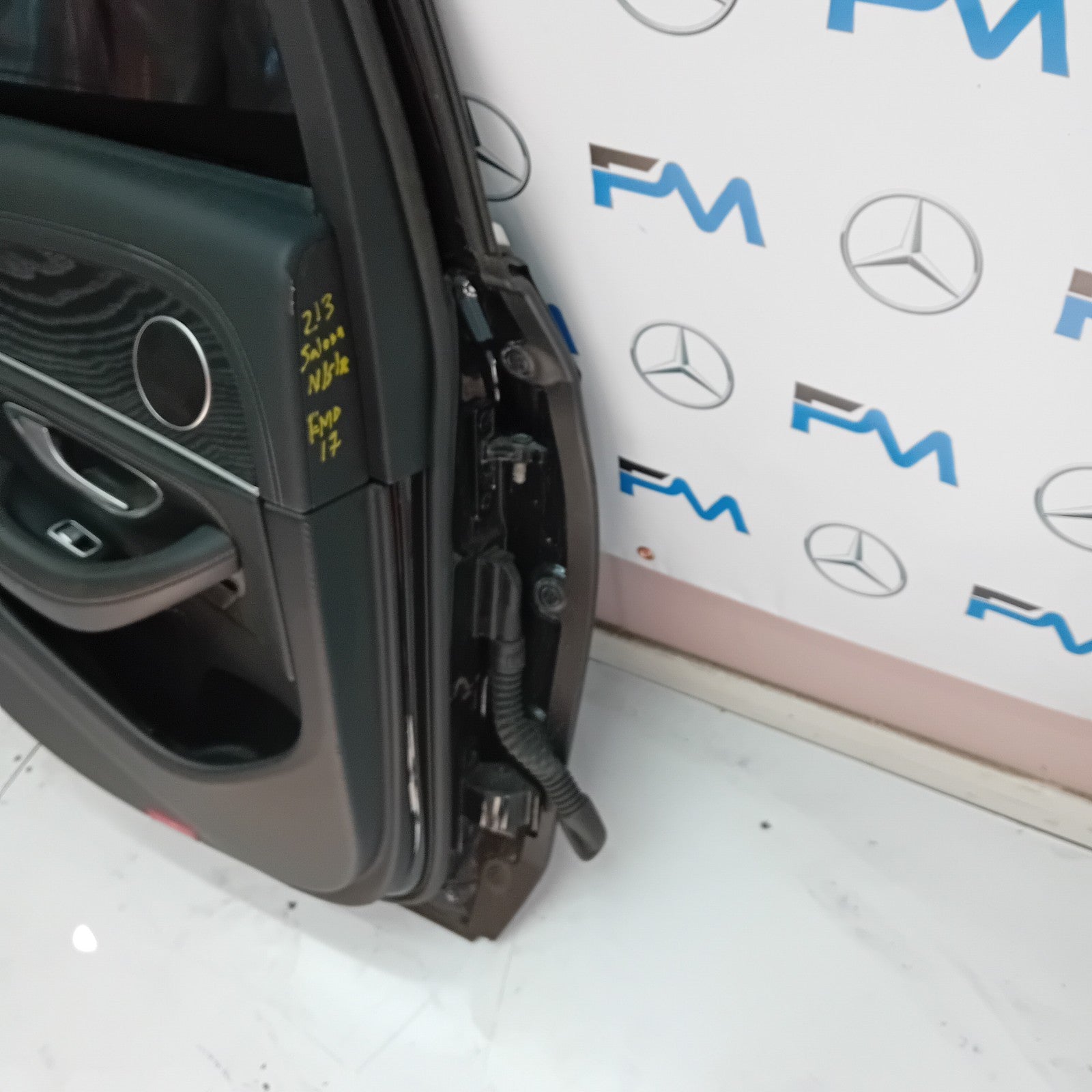 MERCEDES BENZ E CLASS SALOON W213 PASSENGE SIDE REAR DOOR ( NEAR REAR ) FMD17