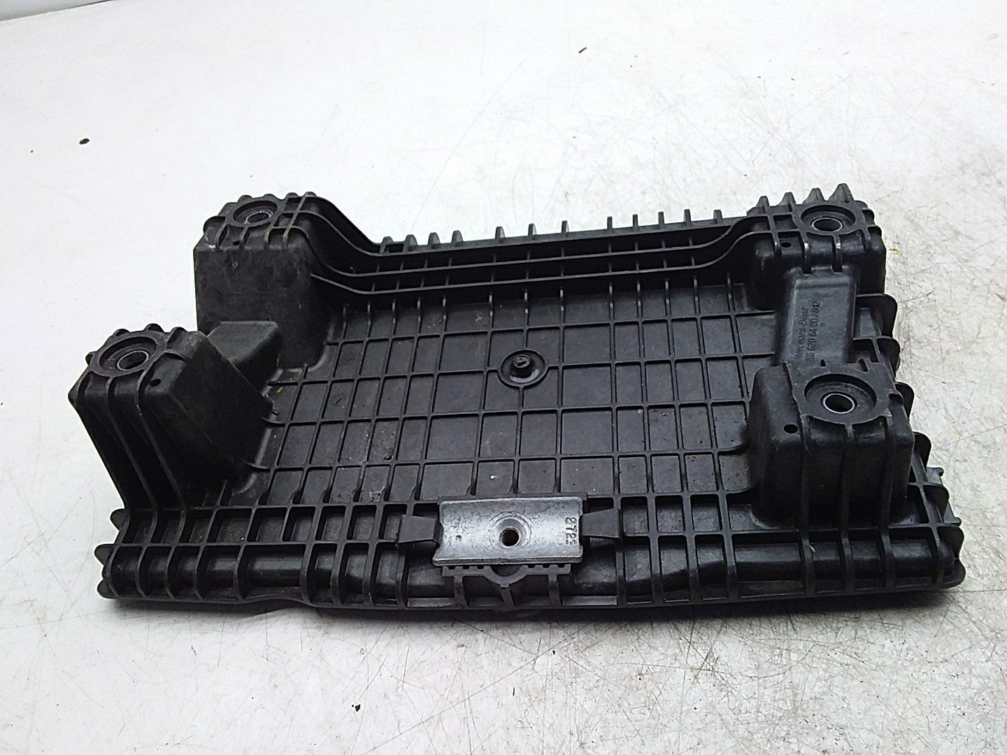 MERCEDES C-CLS W206 BATTERY HOLDER TRAY A2066206400 FMR227