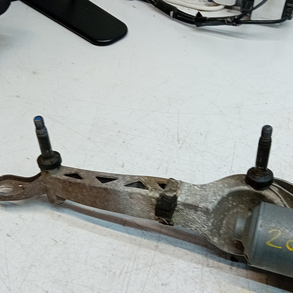 MERCEDES BENZ C-CLASS W204 WIPER MOTOR FRONT AND LINKAGE A2048201140 FM001601