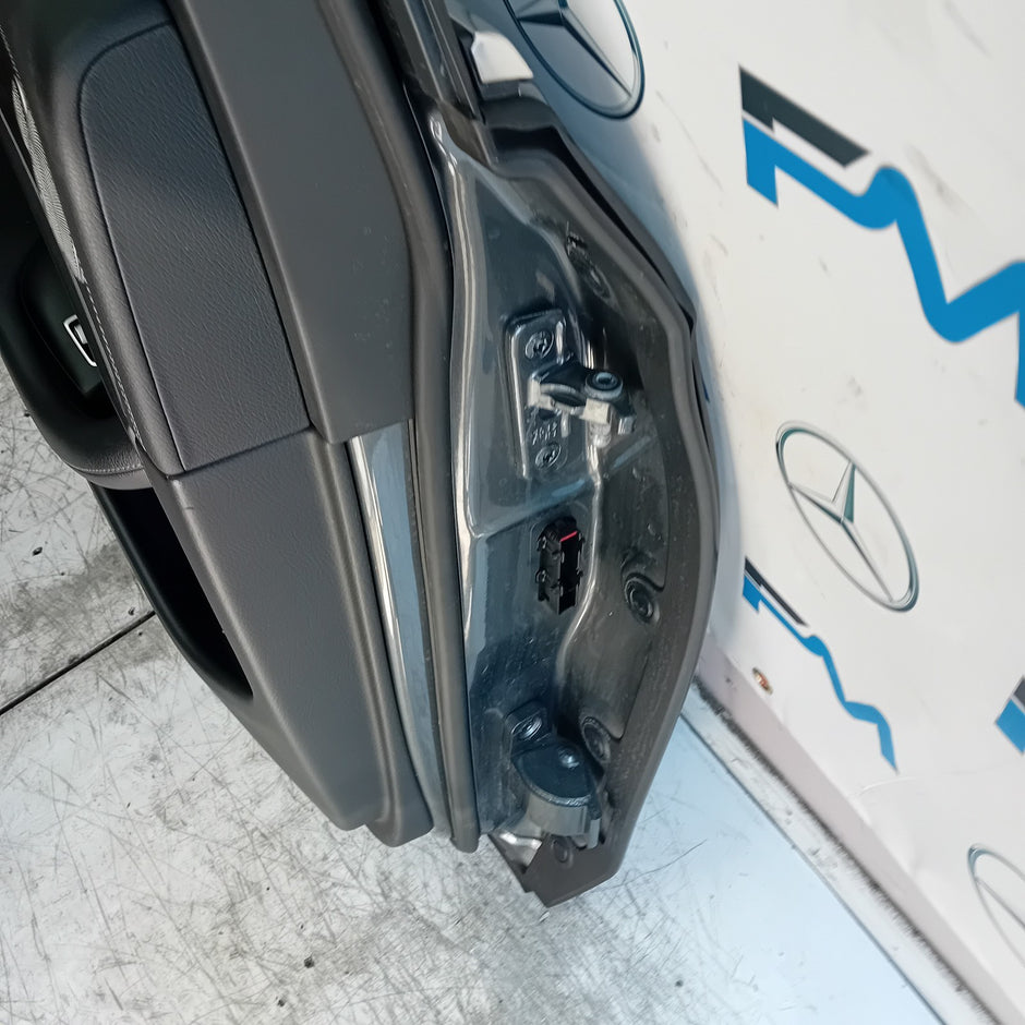 MERCEDES E-CLASS W213 PASSENGER REAR DOOR NSR 2016 ON GREY COMPLETE  FMD513