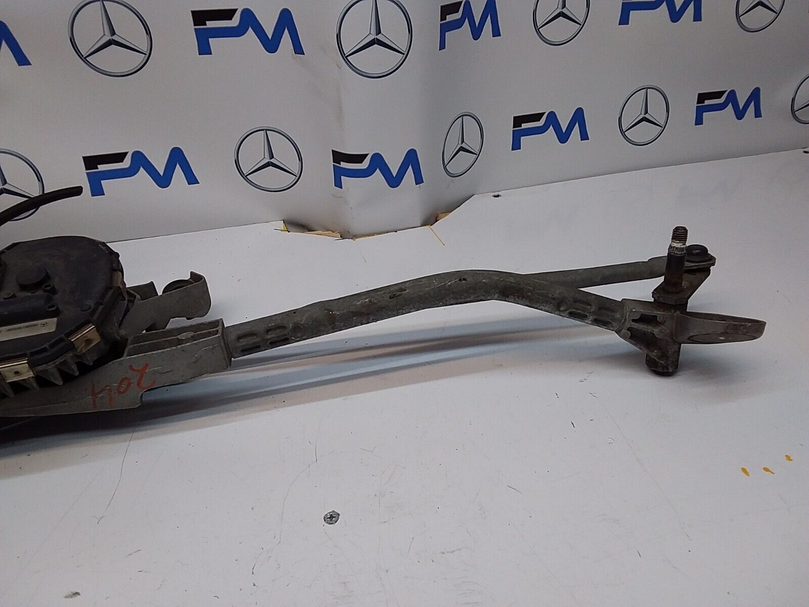 MERCEDES C-CLASS WIPER MOTOR & LINKAGE FRONT A2048201140 W204 2010-2015 FM00198