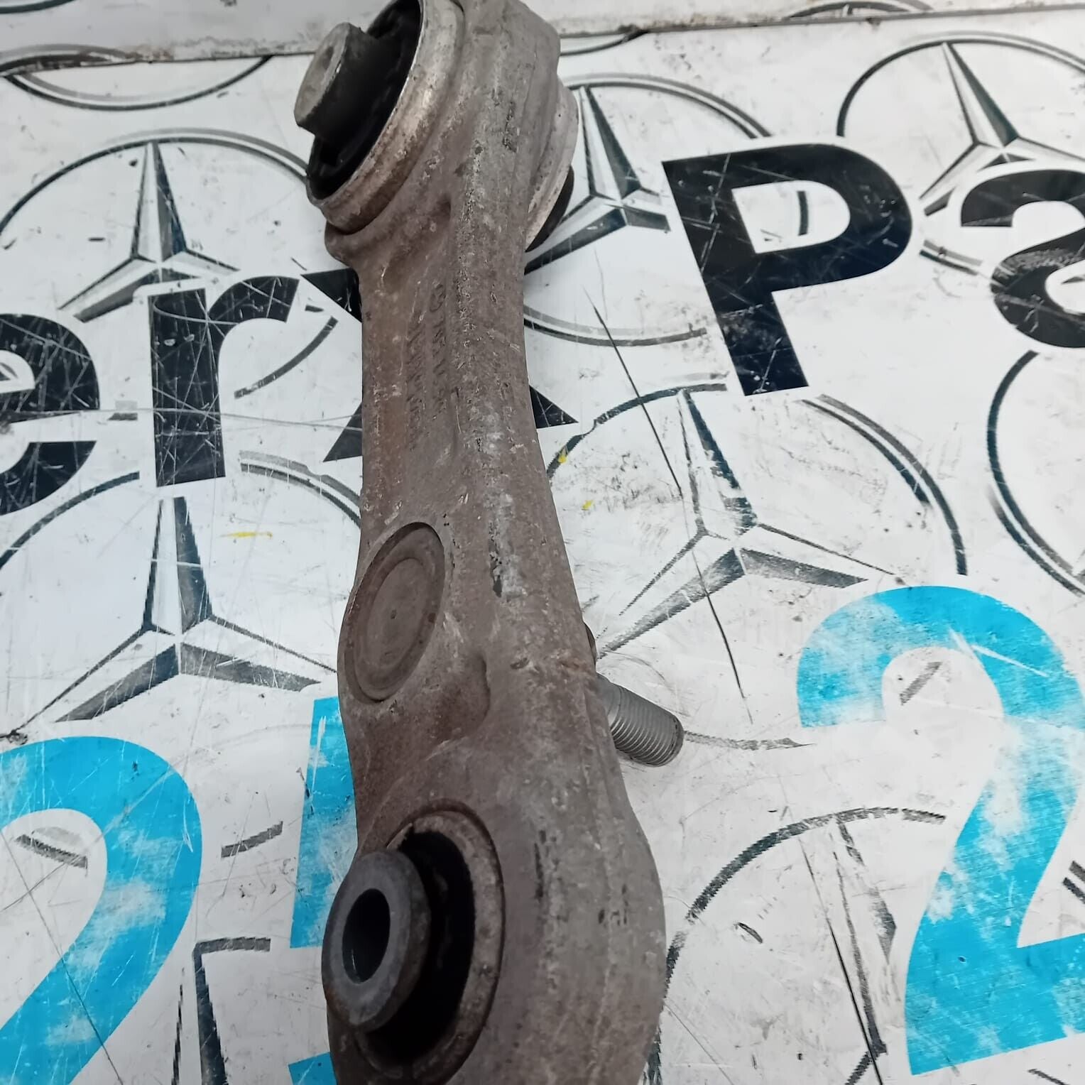 MERCEDES BENZ C-CLASS W205  DRIVER SIDE FRONT LOWER CONTROL ARM  205 14 RE