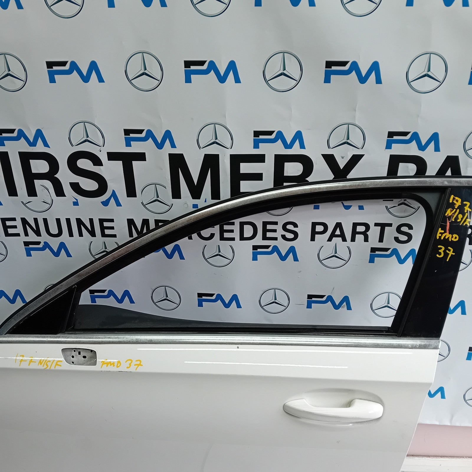 MERCEDES C-CLASS W177 PASSENGER SIDE FRONT DOOR N/S/F COMPLETE WHITE FMD37