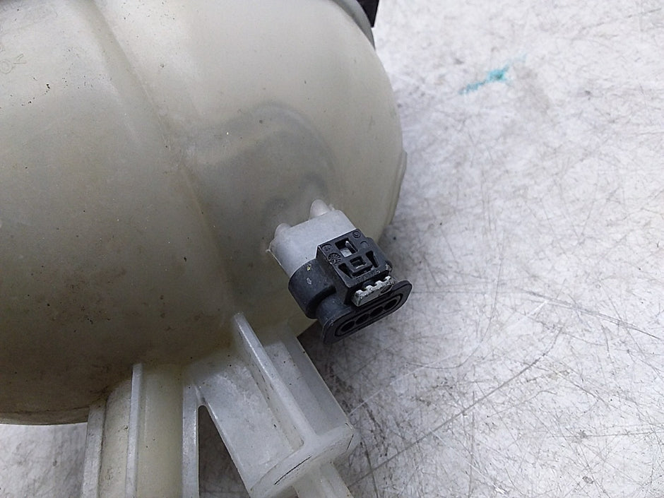 MERCEDES BENZ  C-CLASS W204 COOLANT EXPANSION TANK A2045000749 FMR470