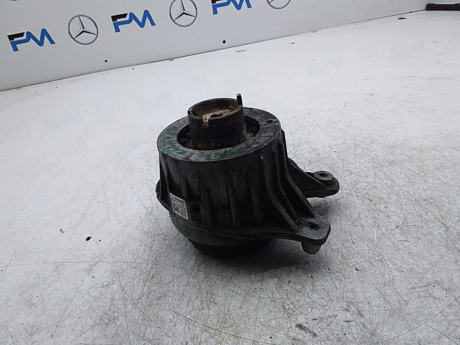 MERCEDES BENZ  C-CLASS W205  ENGINE MOUNT LEFT NS A2052406617 FMR327