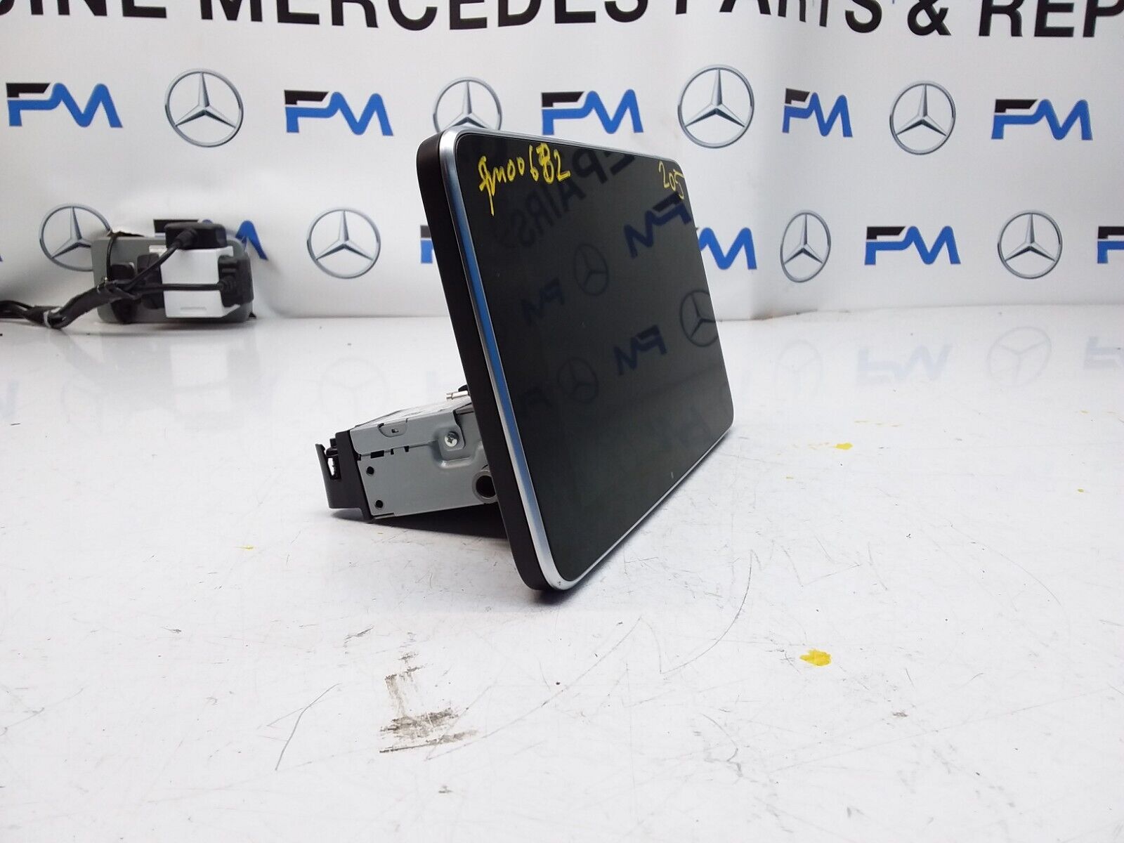 MERCEDES C-CLASS W205 2014 SAT NAV MULTIMEDIA SCREEN A2059002211 FM00682