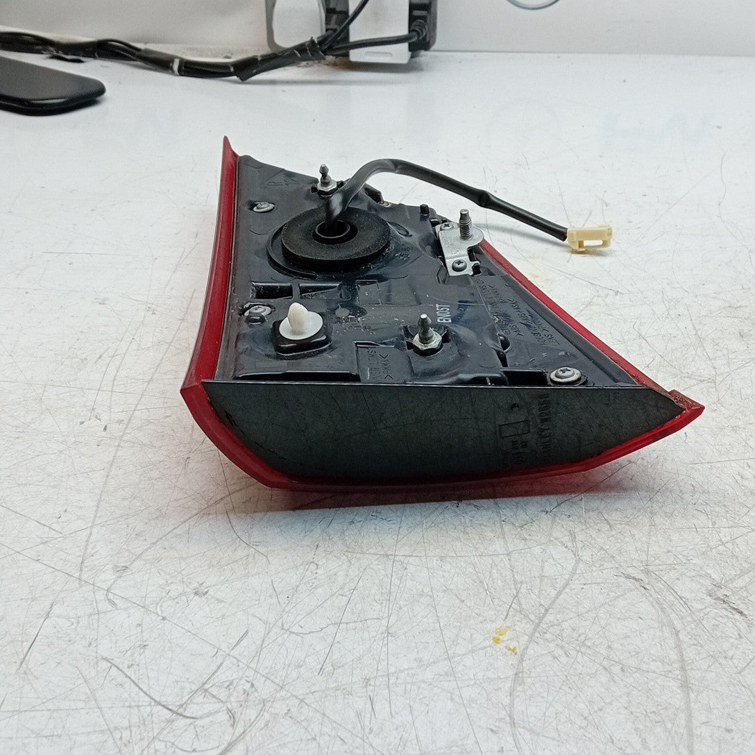 MITSUBISHI OUTLANDER MK3 DRIVER SIDE RIGHT REAR INNER TAIL LIGHT 2013 FMT298