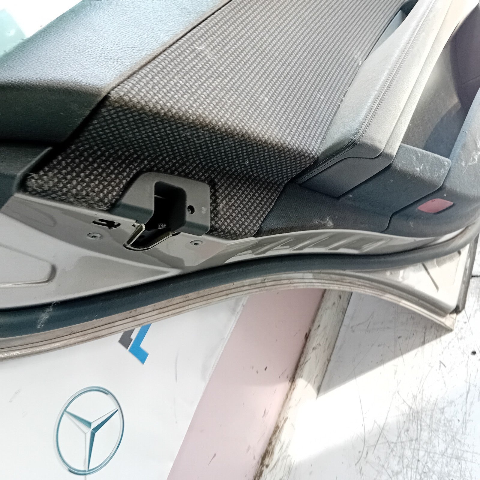 MERCEDES BENZ  E-CLASS W212 PASSENGER REAR DOOR NSR  2016 COMPLETE FMD485
