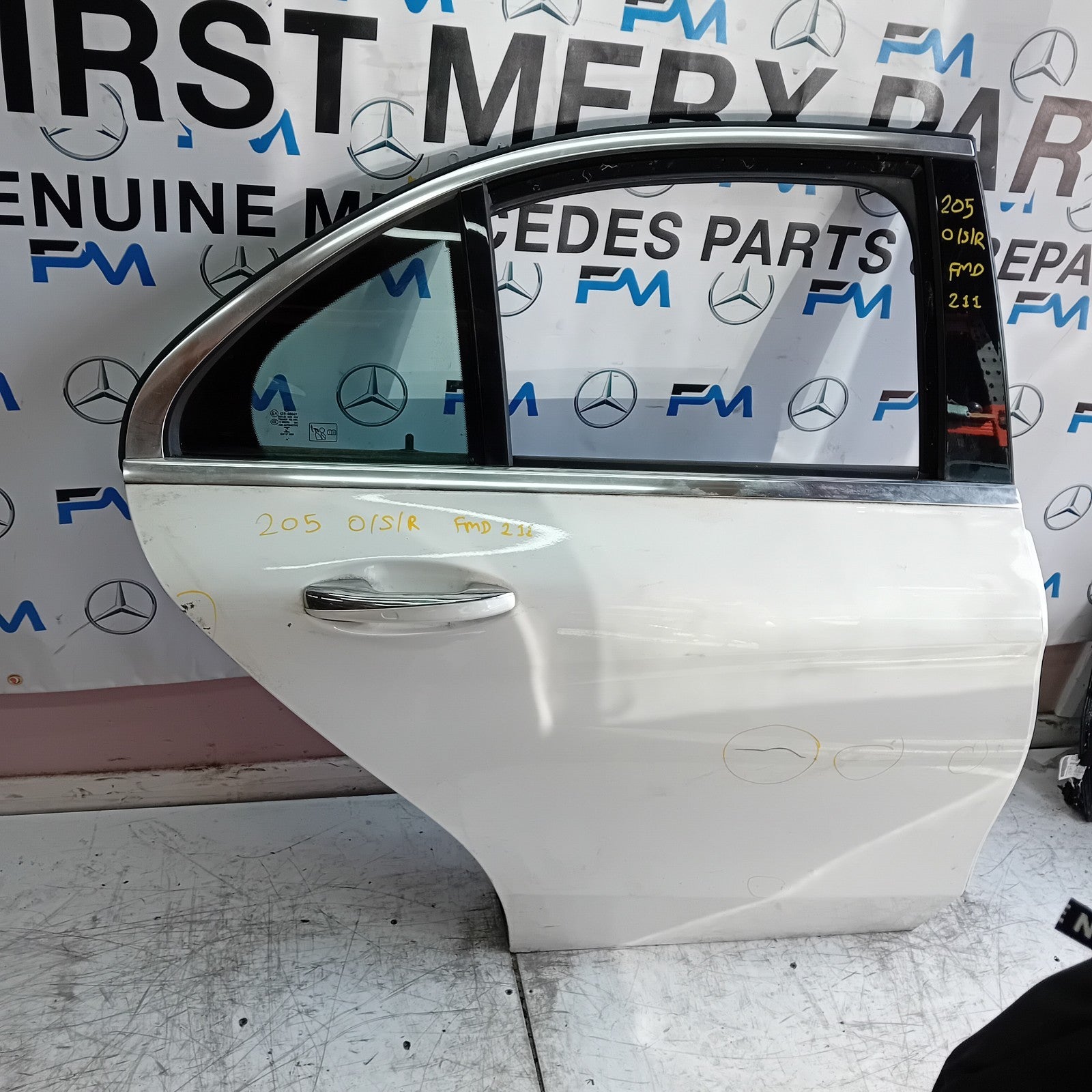 MERCEDES C-CLASS W205 SALOON DRIVER REAR DOOR OSR WHITE 2014 ON COMPLETE FMD211