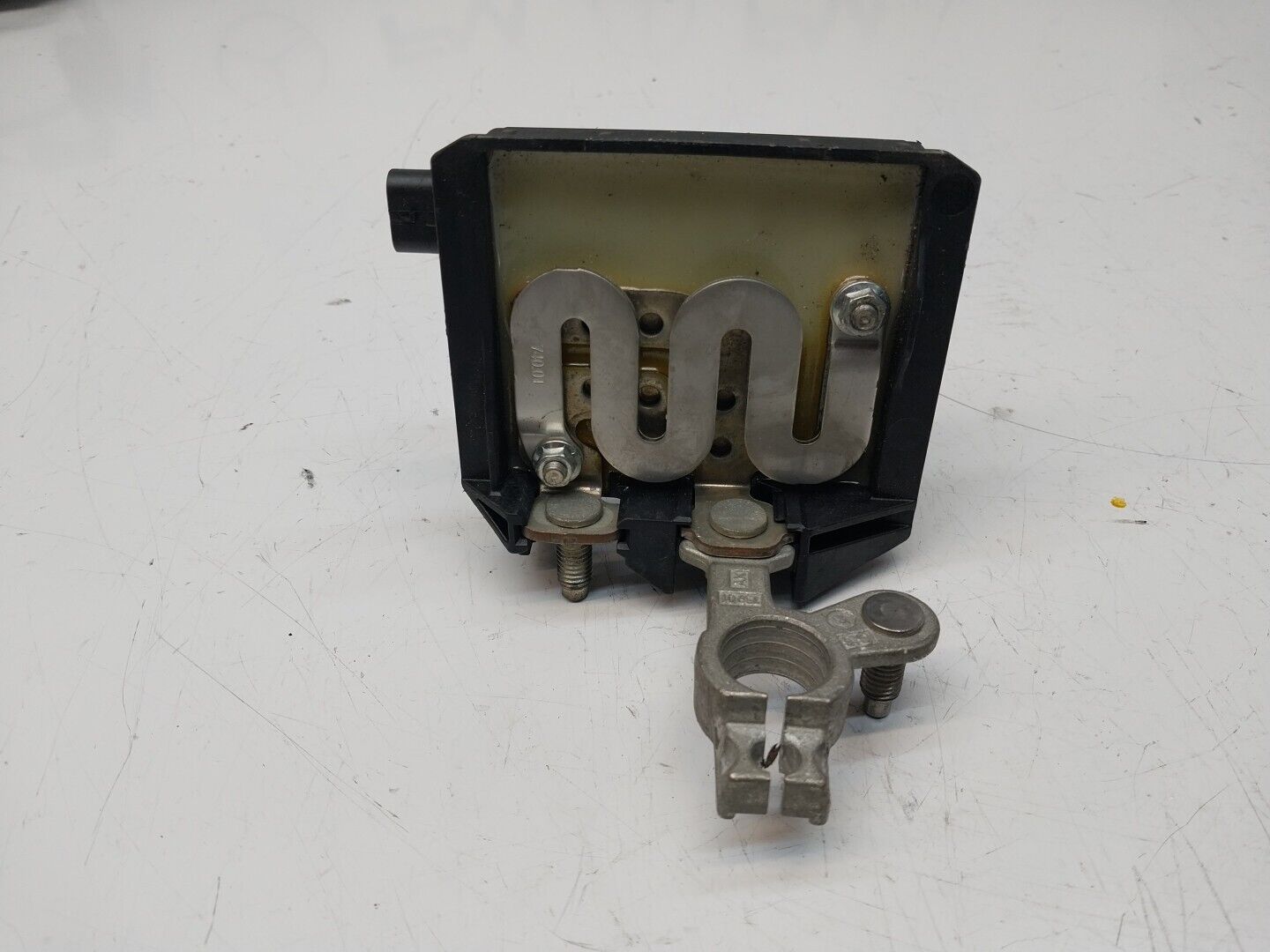 Mercedes W213 W205 W218 W238 W253 Negative Battery Tray Clamp A0009061505FM00255
