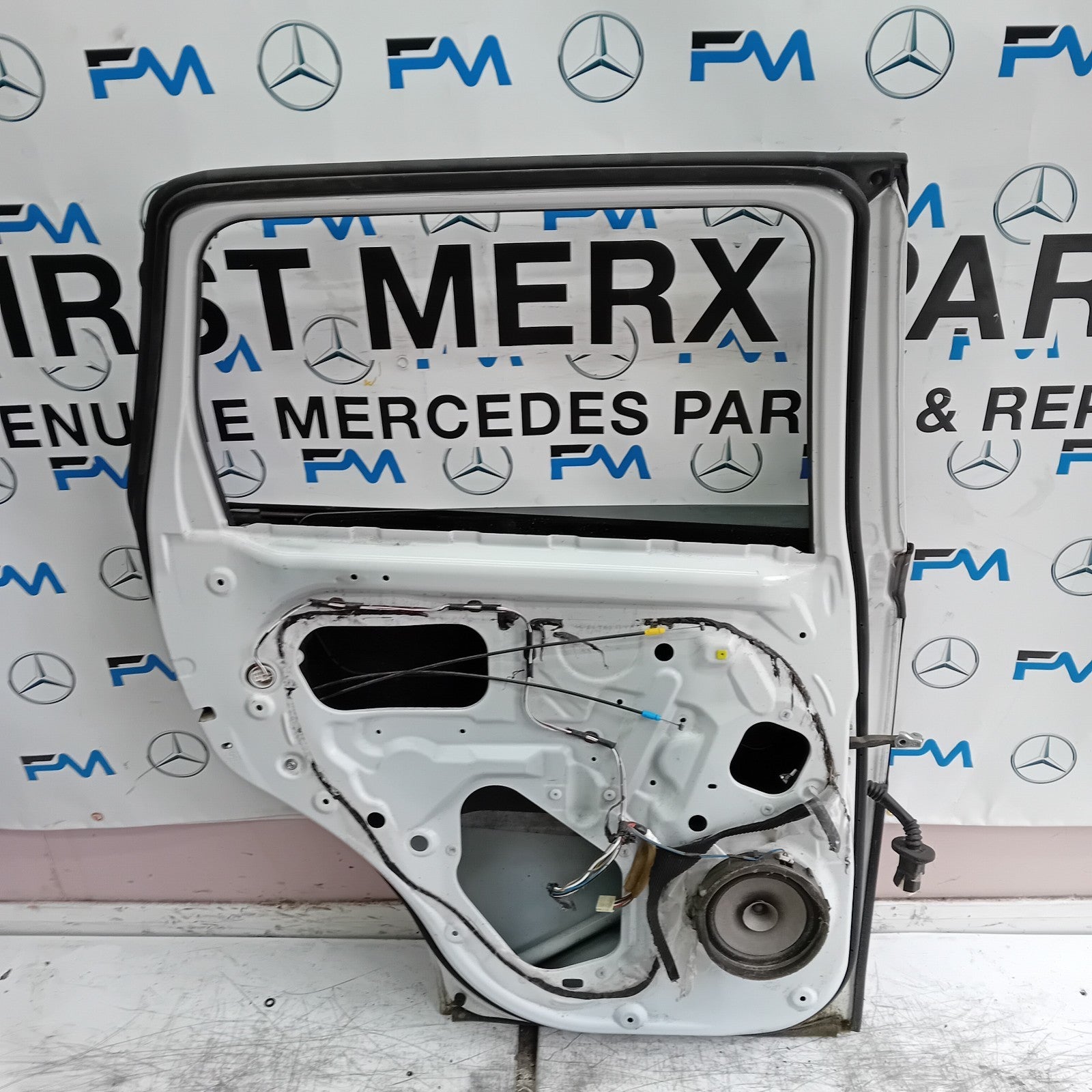 MITSUBISHI OUTLANDER MK3 PASSENGER REAR DOOR NSR WHITE 2013 COMPLETE FMD385