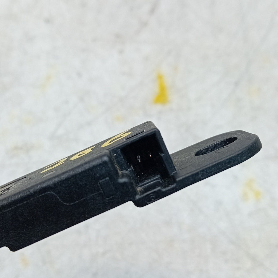 MERCEDES BENZ  E-CLASS W206 KEYLESS ENTRY ANTENNA  A2239052200 FM001317