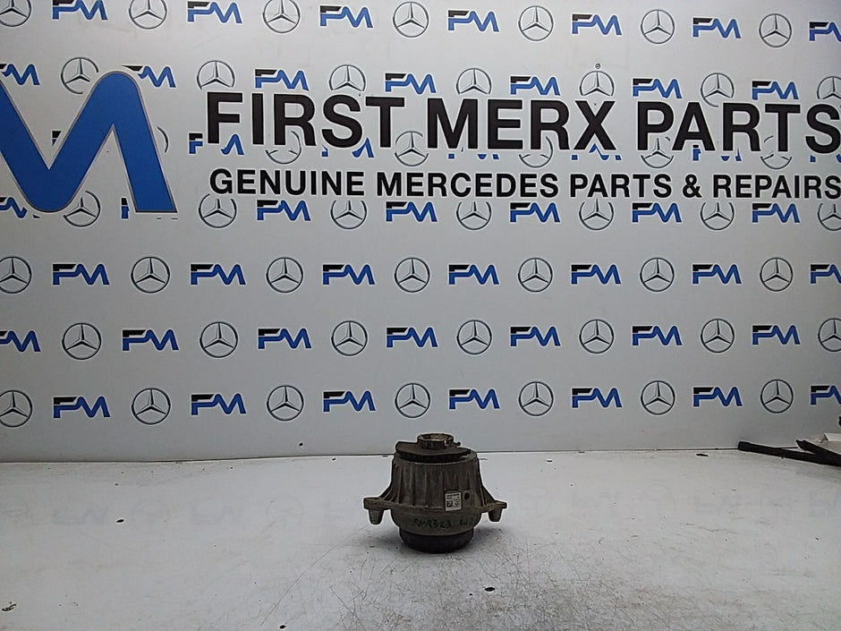 MERCEDES BENZ  E-CLASS W213  ENGINE MOUNT LEFT NS A2132400500 FMR323