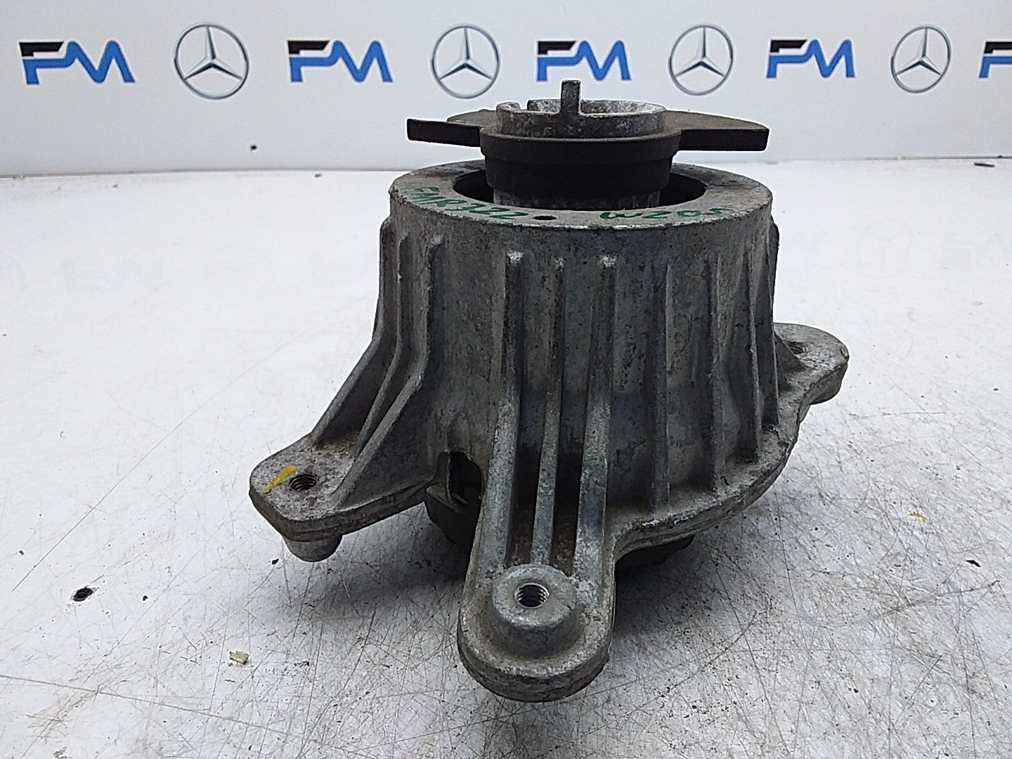 MERCEDES BENZ  C-CLASS W205  ENGINE MOUNT LEFT NS A2052406617 FMR322