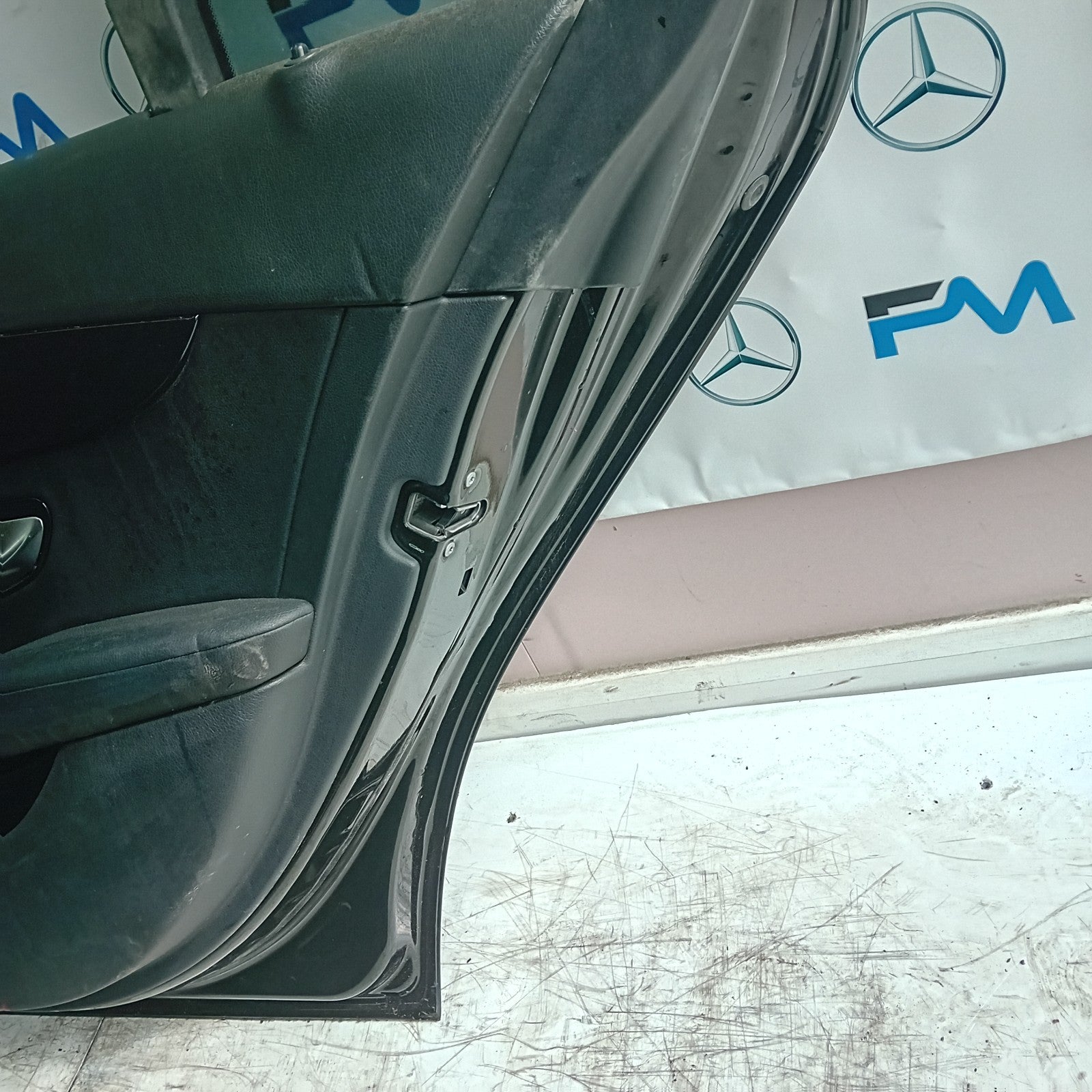 MERCEDES BENZ C-CLASS W205 DRIVER SIDE REAR DOOR O/S/R BLACK COMPLETE FMD142