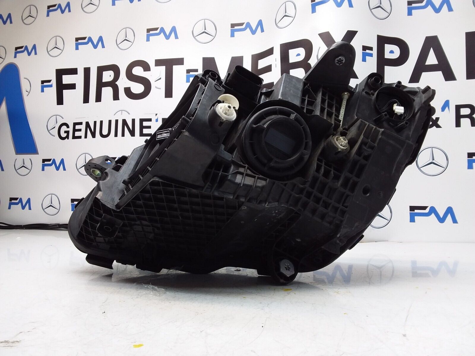 2018 MERCEDES C-CLASS W205 O/S HEADLIGHT  A2059062606 FMH56 LED HIGH PERFORMANCE