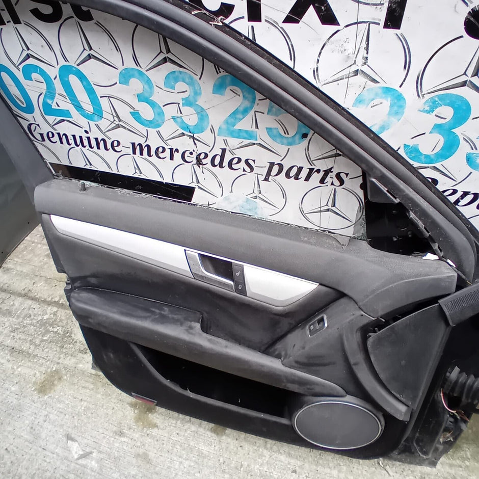 MERCEDES BENZ C-CLASS  W204  PASSENGER SIDE FRONT DOOR ( NEAR SIDE FRONT )