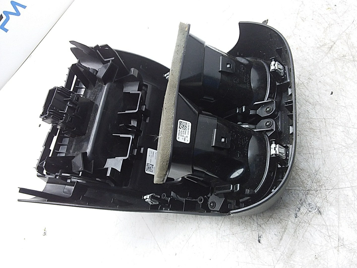 MERCEDES C-CLASS W206 REAR CENTRE AIR VENTS DAMAGED A2066806500 FMR214