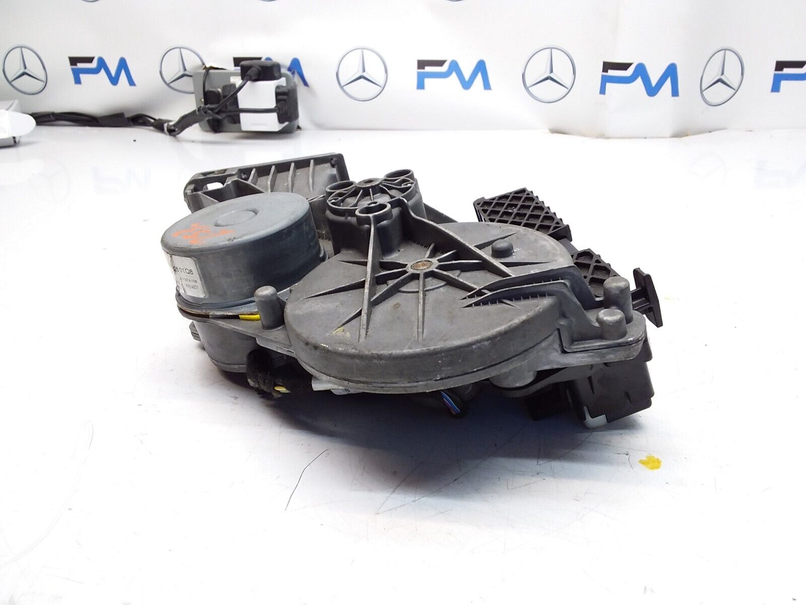 Mercedes C-CLASS W205 TAILGATE BOOT LIFT MOTOR FM00596 A2059007218 A0997602601