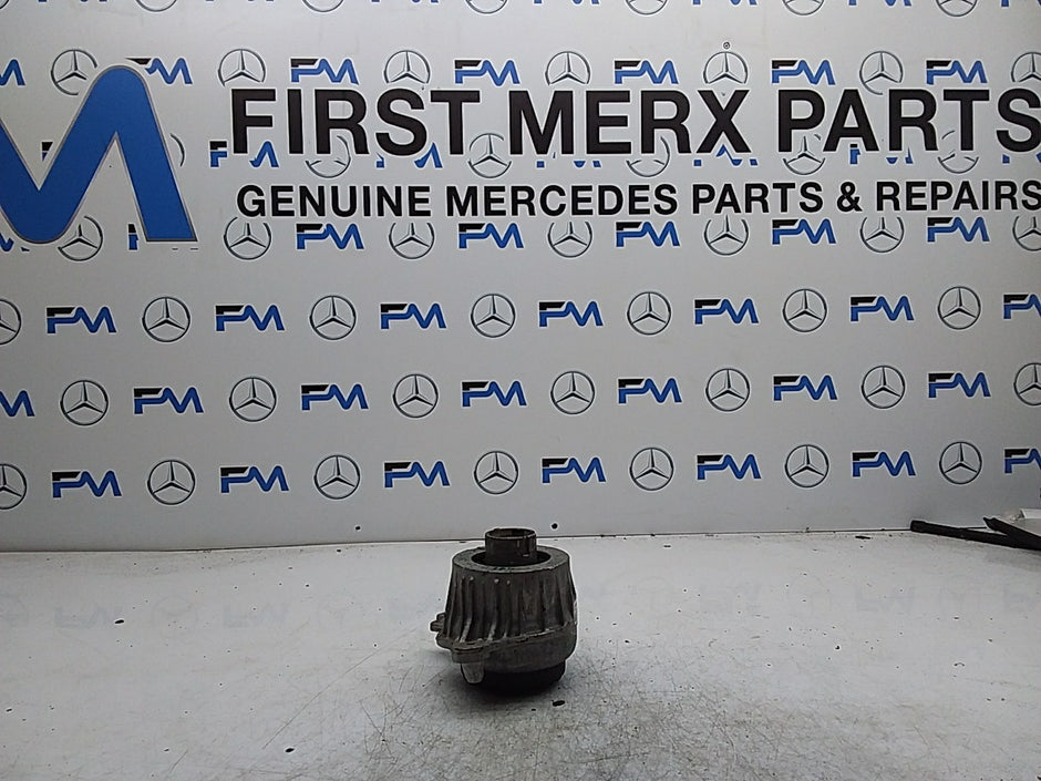 MERCEDES BENZ  C-CLASS  W205  ENGINE MOUNT LEFT NS A2052406617 FMR345