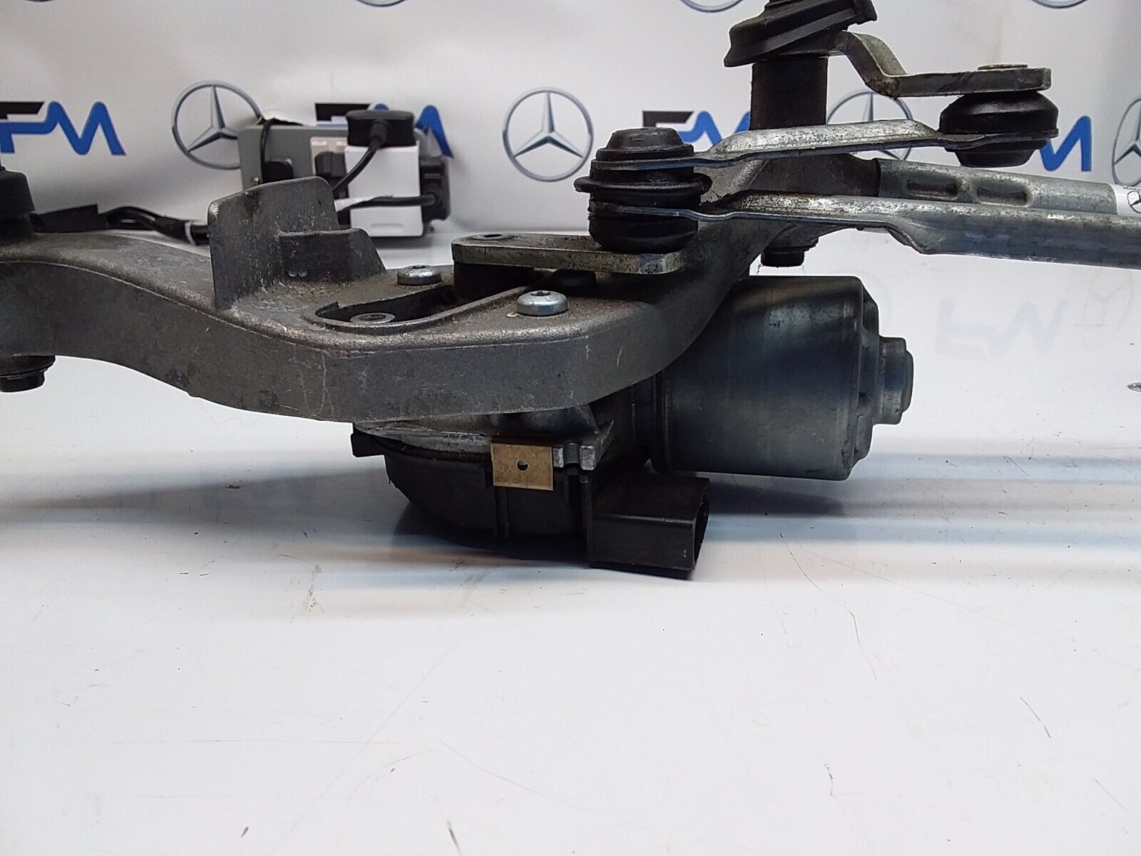 MERCEDES E-CLASS 2016 W213 A2138200740 FRONT WIPER MOTOR  FM00179