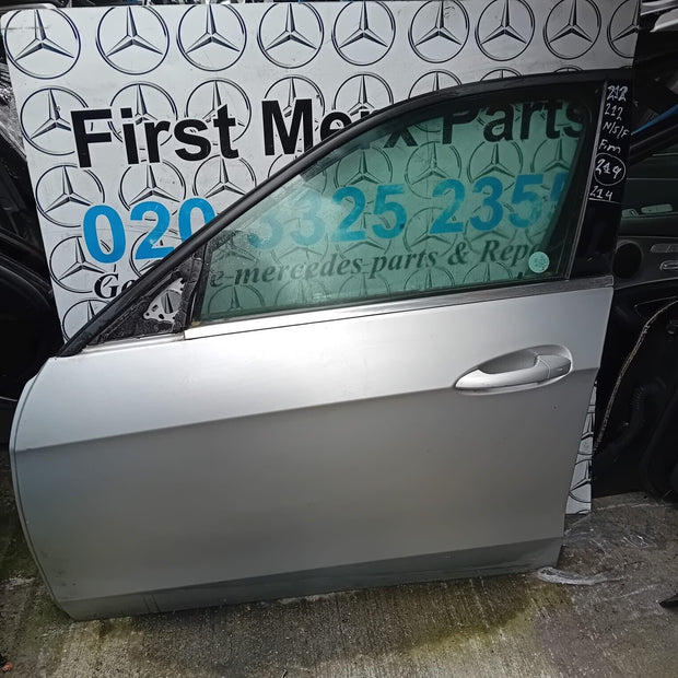 MERCEDES BENZ E-CLASS  W212  PASSENGER SIDE FRONT DOOR ( NEAR SIDE FRONT )