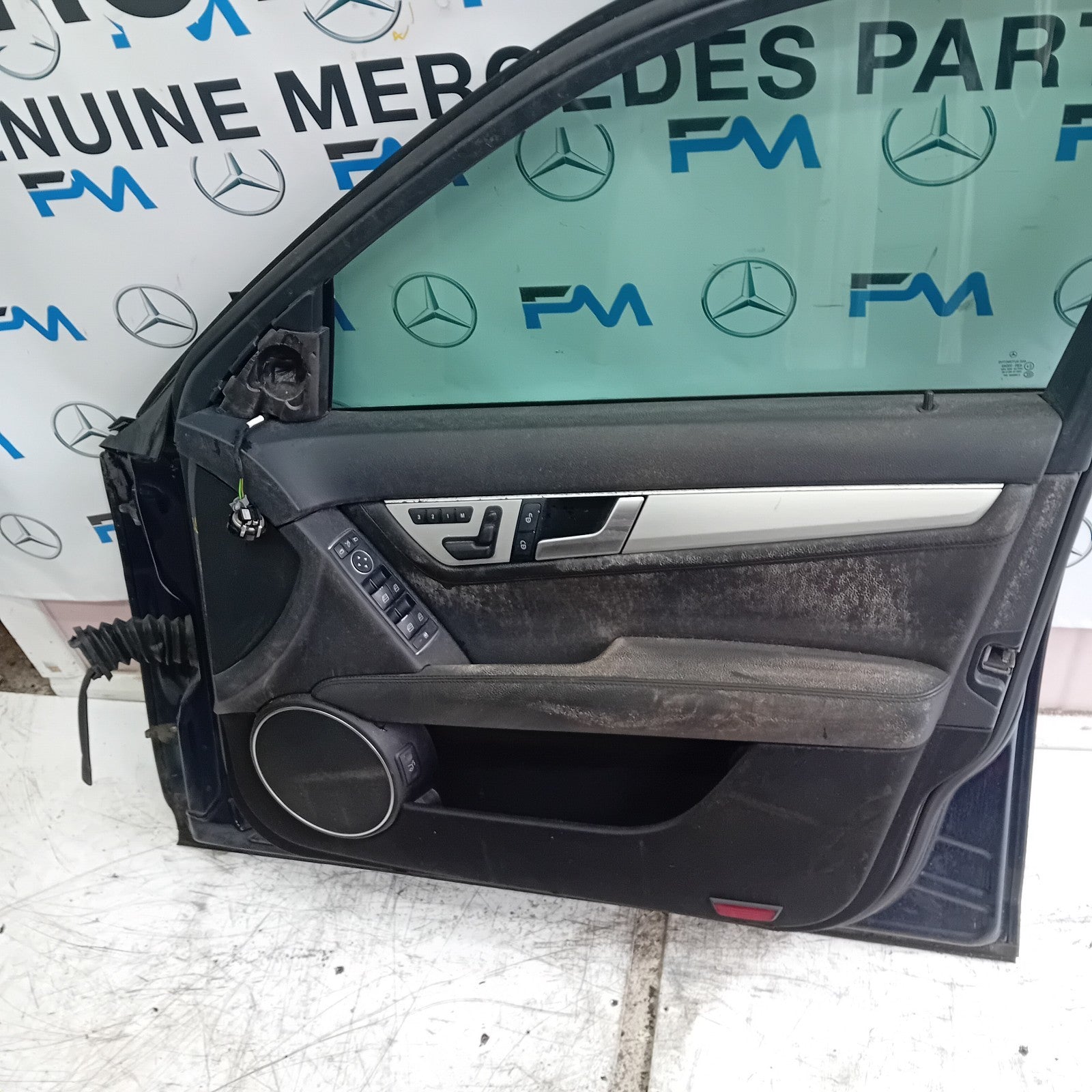 MERCEDES BENZ C-CLASS W204 DRIVER SIDE FRONT DOOR O/S/F BLUE COMPLETE FMD140