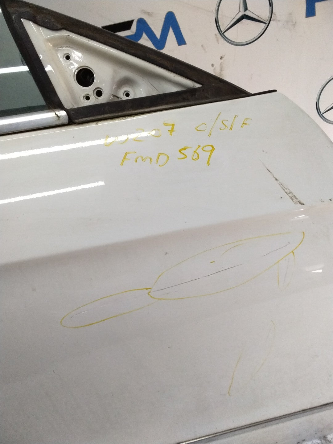MERCEDES E-CLASS W207  DRIVER FRONT DOOR OSF WHITE 2009-16 COMPLETE FMD569