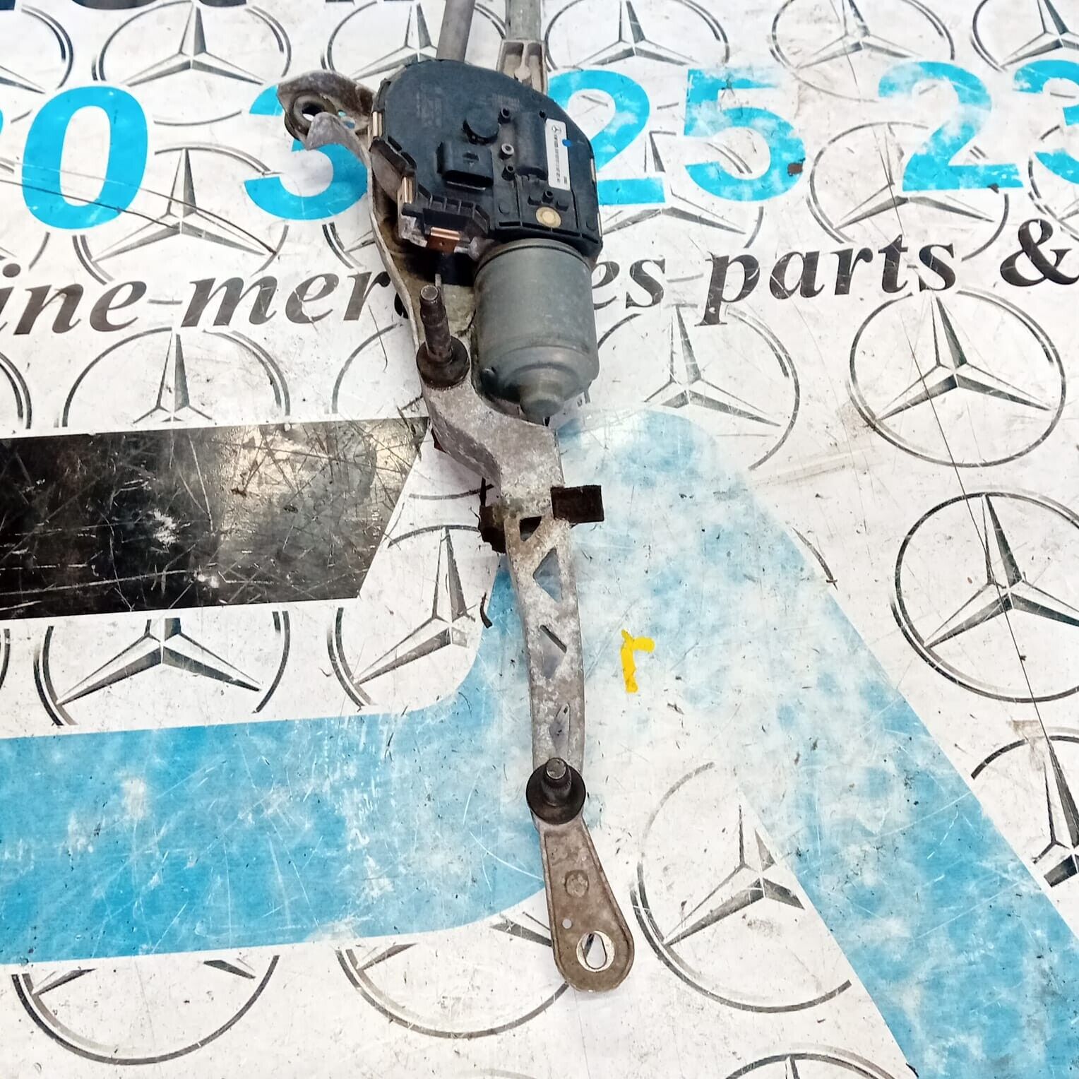 MERCEDES BENZ C-CLASS W204 FRONT WIPER MOTOR AND LINKAGE A2048201140