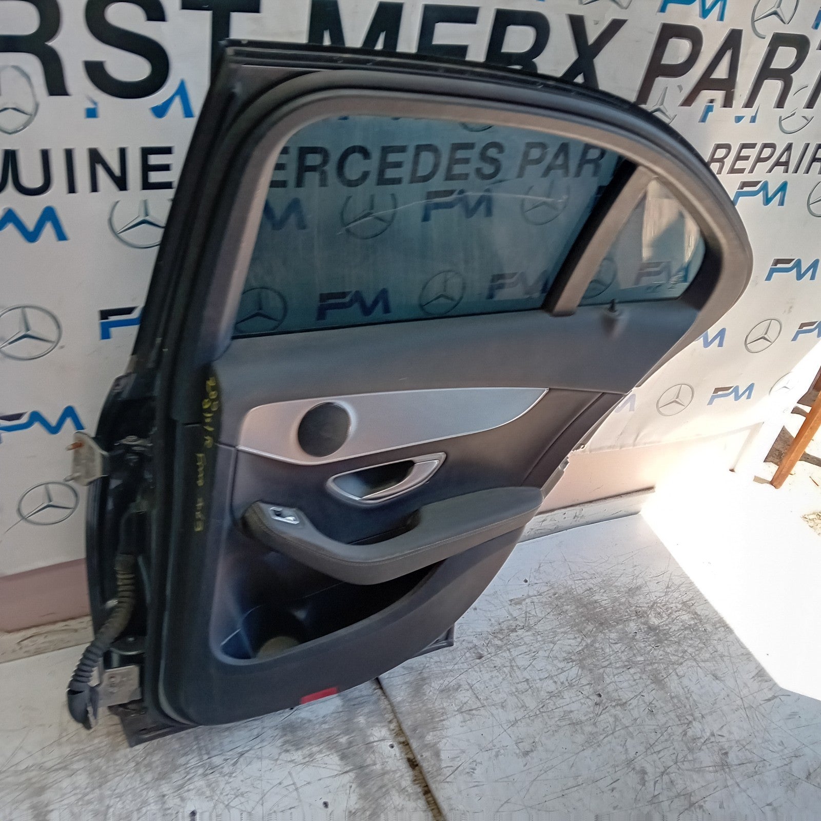 MERCEDES C-CLASS W205 SLN DRIVER REAR DOOR OSR GREY 2014 COMPLETE FMD463