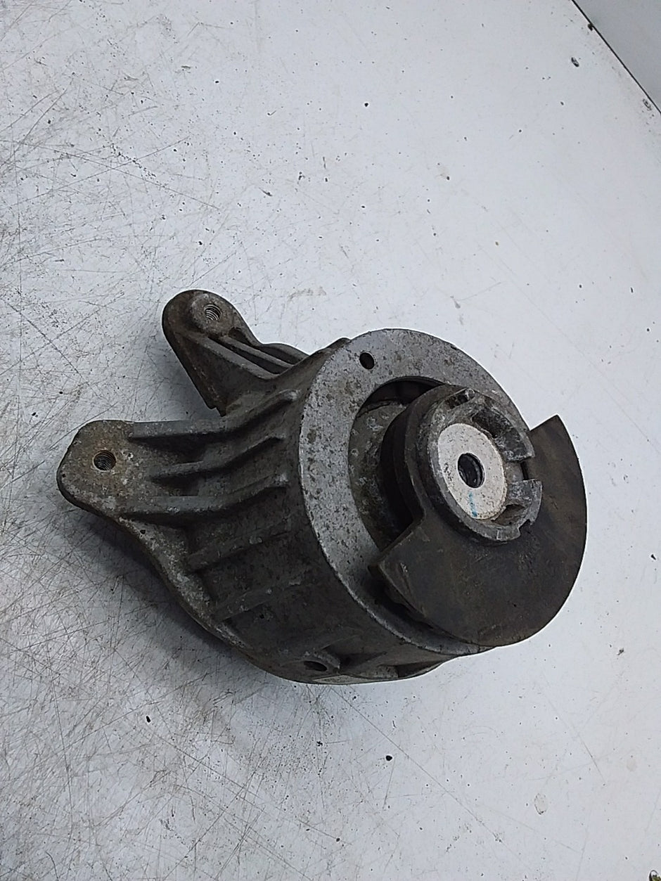 MERCEDES BENZ  C-CLASS  W205  ENGINE MOUNT RIGHT OS A2052406717 FMR359