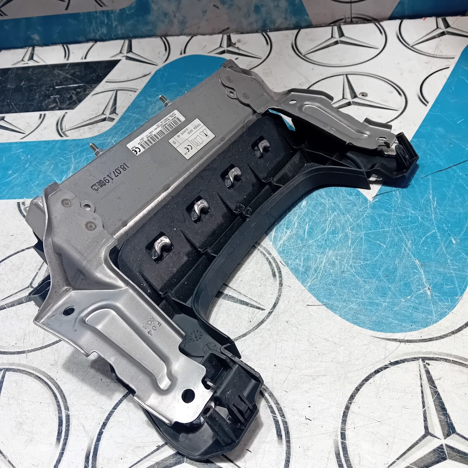 2018 MITSUBISHI OUTLANDER MK3 KNEE AIR SRS BAG RIGHT DRIVER SIDE 7030A-31754