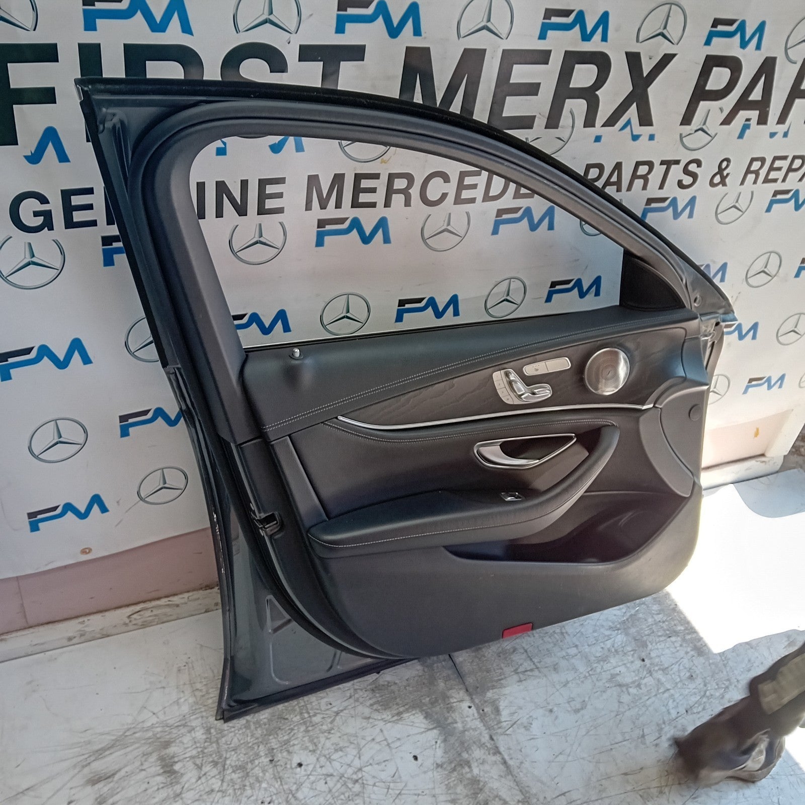 MERCEDES E-CLASS W213 PASSENGER FRONT DOOR NSF 2016 ON GREY COMPLETE  FMD515