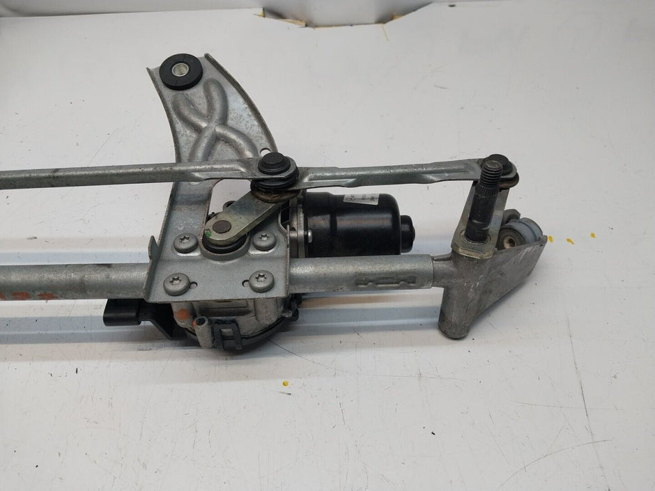 MERCEDES-BENZ A CLASS W177  FRONT WIPER MOTOR WITH LINKAGE A1779064801 FM00236