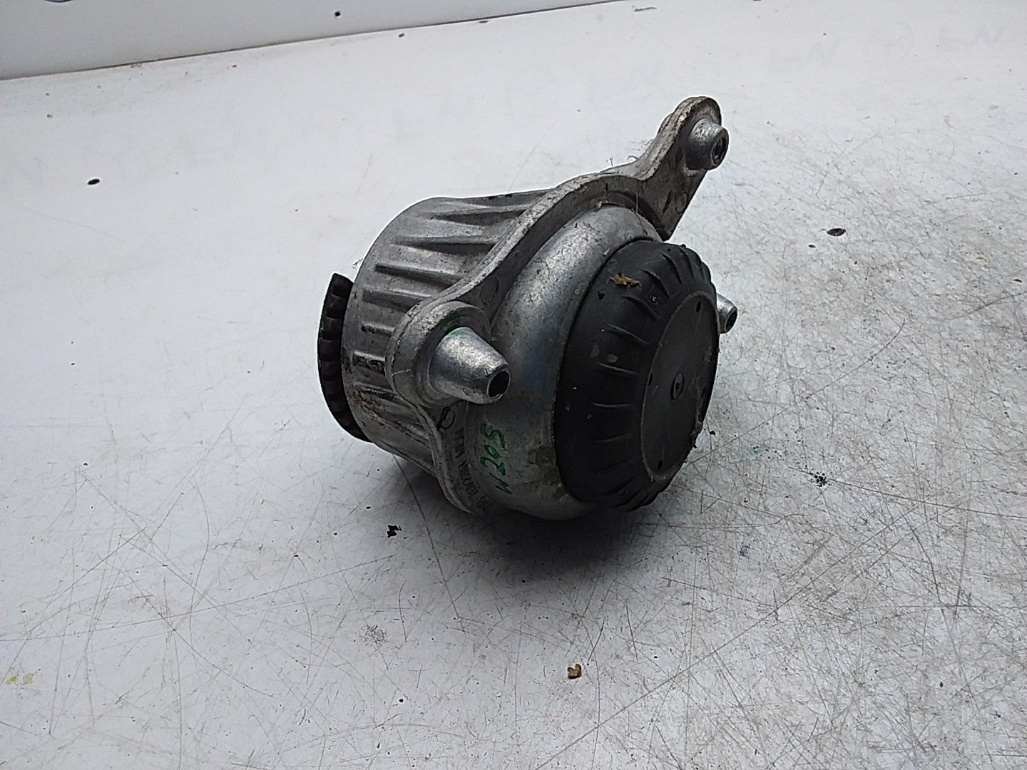 MERCEDES BENZ  C-CLASS W205  ENGINE MOUNT RIGHT OS A2052406717 FMR321