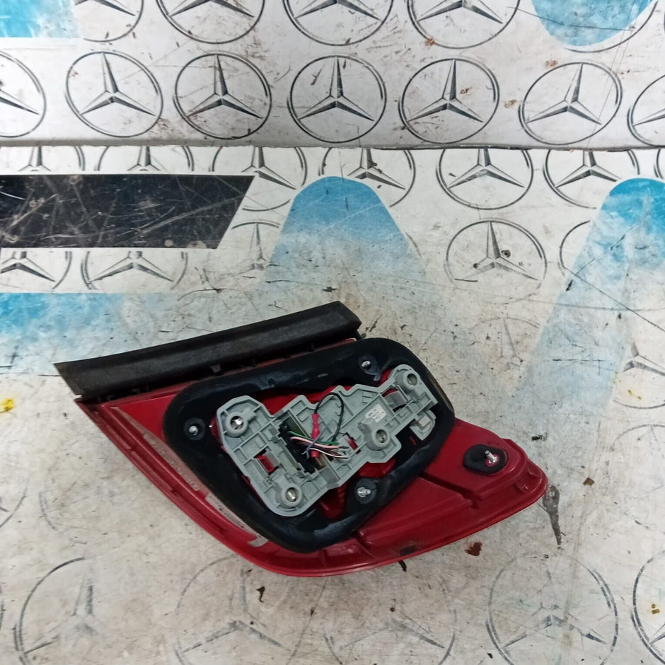 MERCEDES BENZ C-CLASS ESTATE S204 REAR PASSENGER SIDE TAIL LIGHT A2048203564