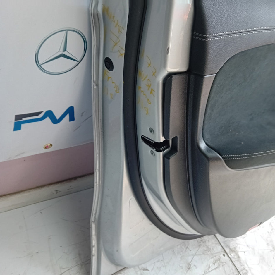 MERCEDES  A-CLASS W177 PASSENGE SIDE FRONT DOOR N/S/F COMPLETE SILVER FMD114