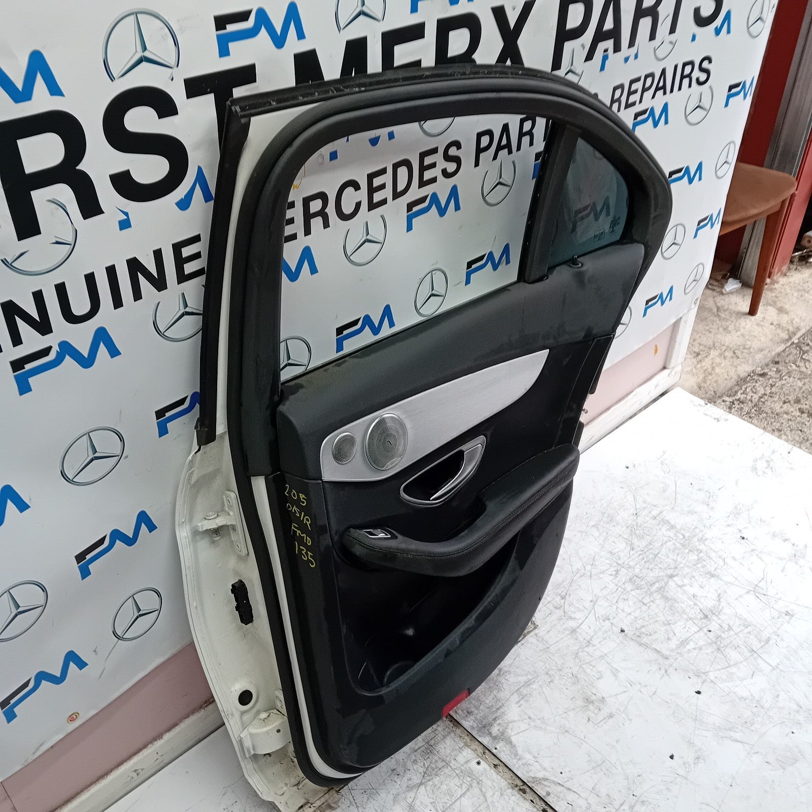 MERCEDES BENZ  C-CLASS W205 DRIVER SIDE REAR DOOR O/S/R WHITE COMPLETE FMD135