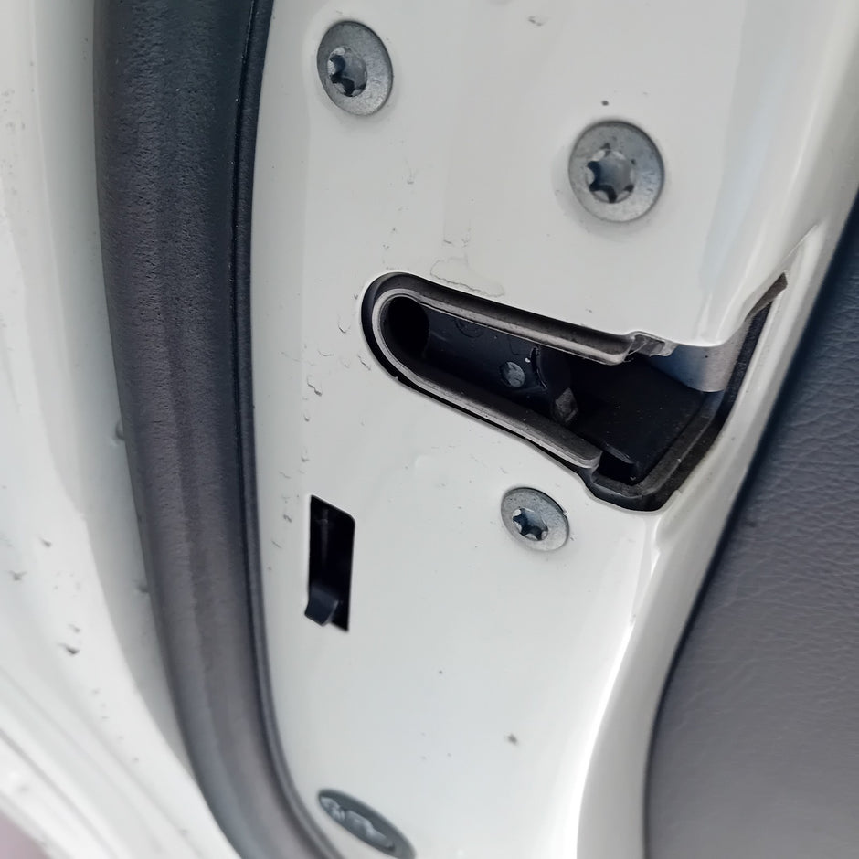 MERCEDES BENZ CLA W117 PASSENGER REAR DOOR NSR WHITE 2013-19 COMPLETE FMD199