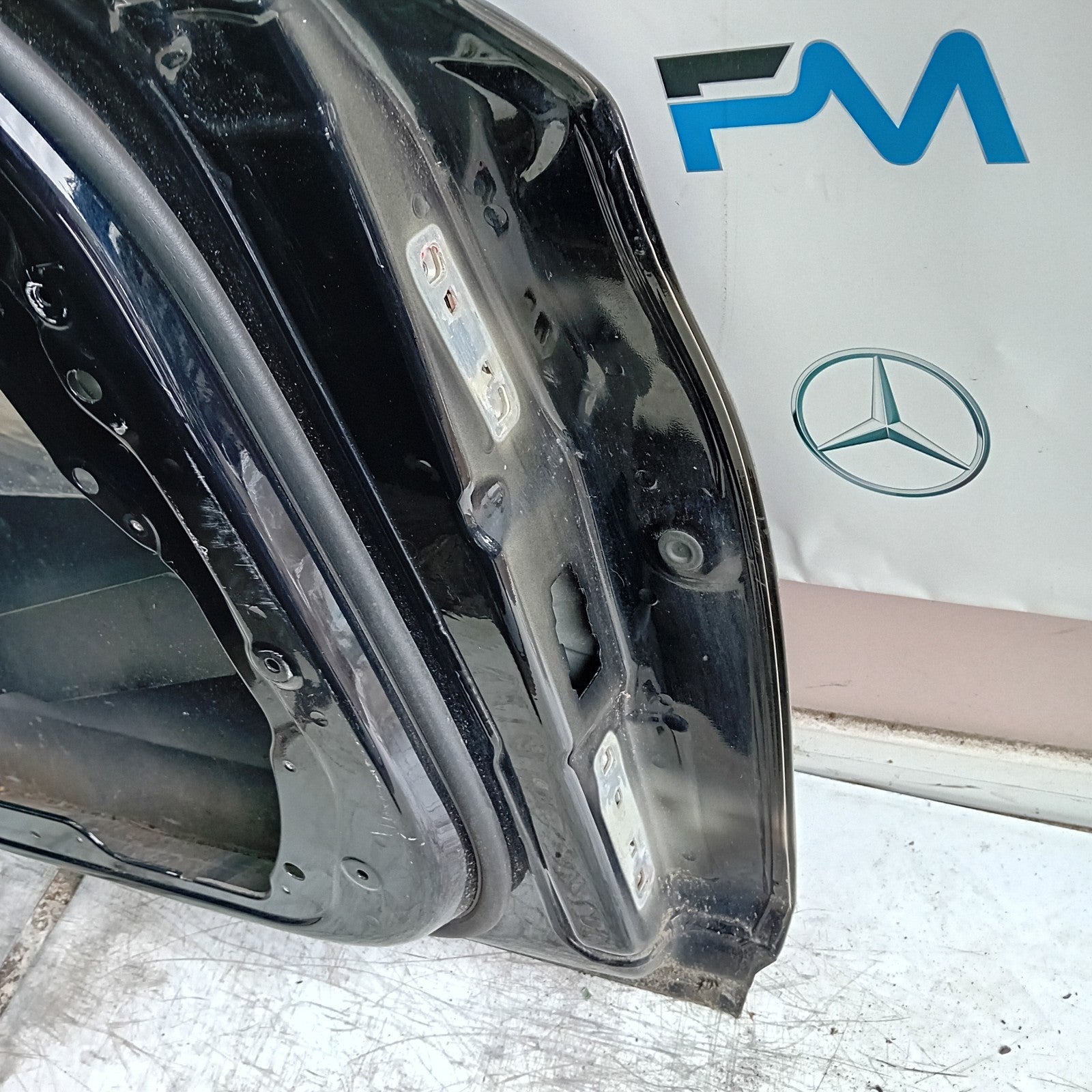 MERCEDES C-CLASS W205 SLN PASSENGE FRONT DOOR NSF BLACK 2014 ON FMD373