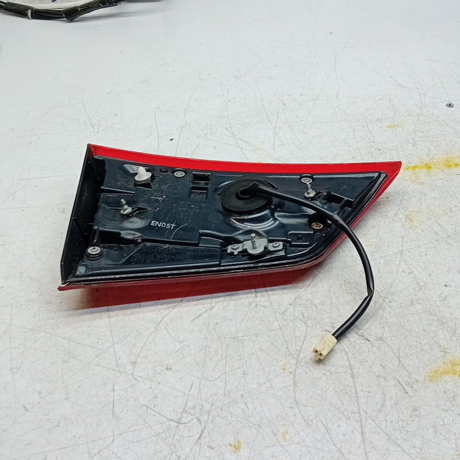 MITSUBISHI OUTLANDER MK3 DRIVER SIDE RIGHT REAR INNER TAIL LIGHT 2013 FMT298