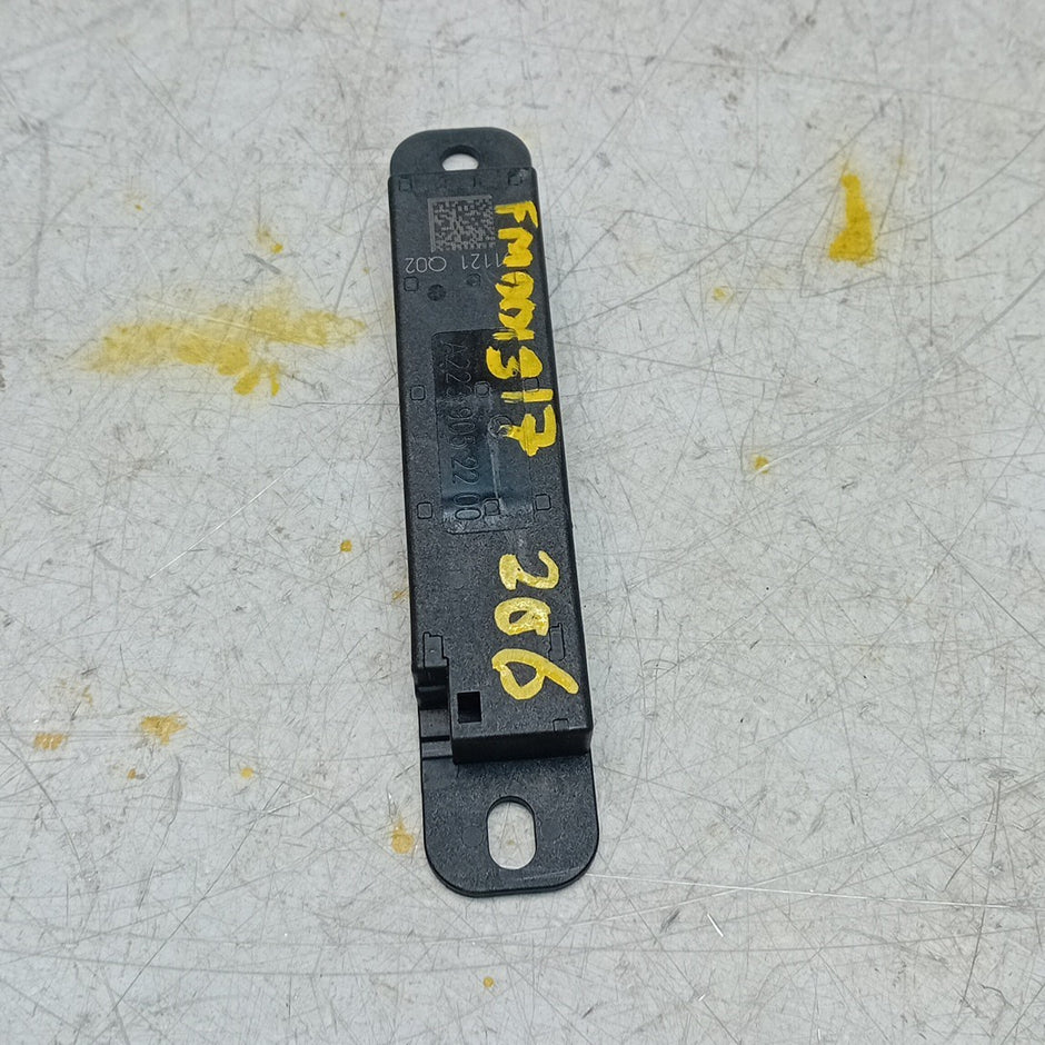 MERCEDES BENZ  E-CLASS W206 KEYLESS ENTRY ANTENNA  A2239052200 FM001317