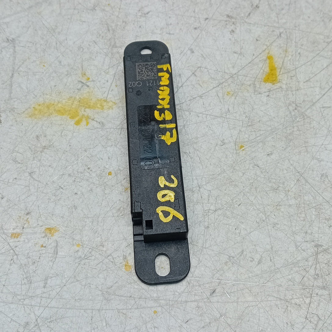 MERCEDES BENZ  E-CLASS W206 KEYLESS ENTRY ANTENNA  A2239052200 FM001317