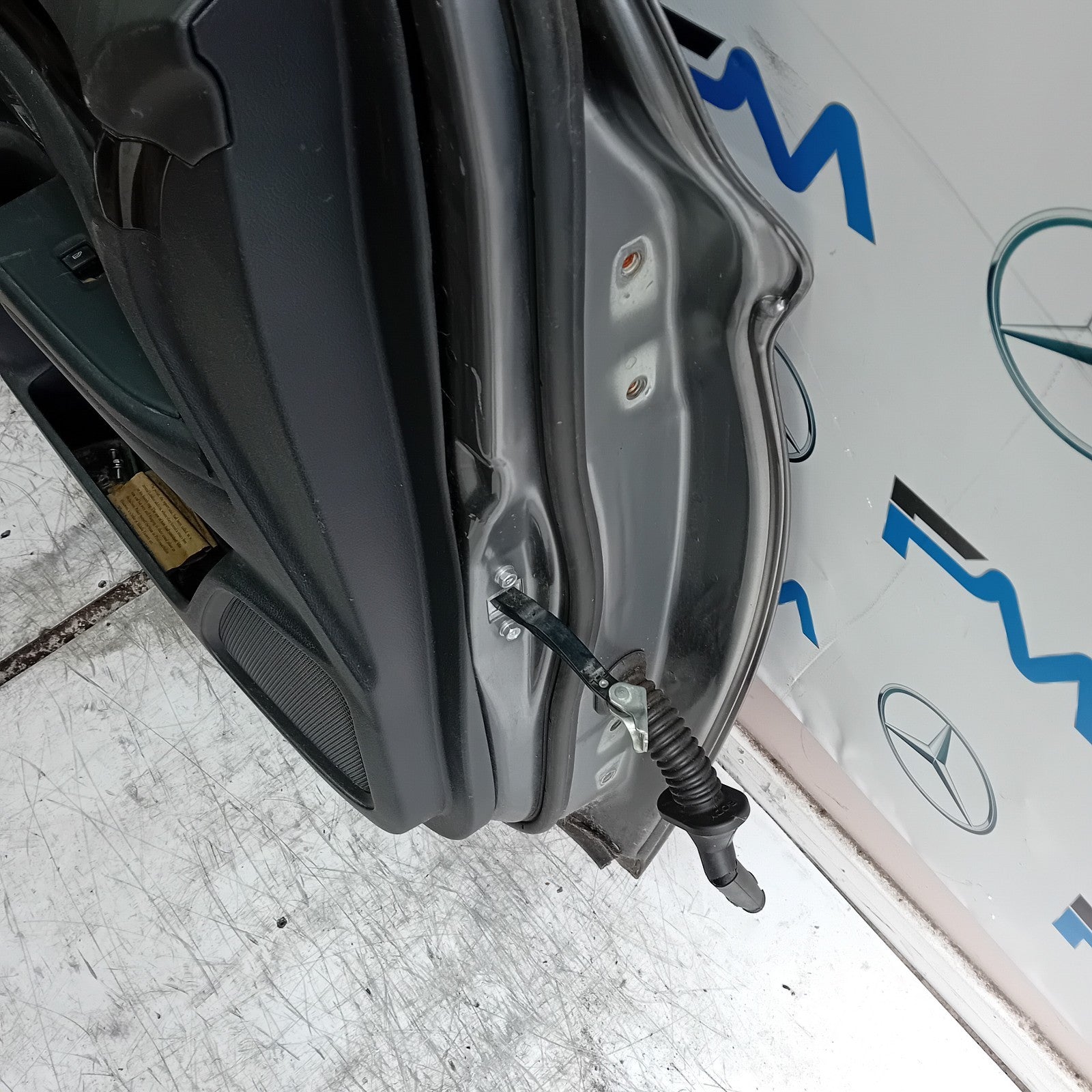 MITSUBISHI OUTLANDER MK3 PASSENGER FRONT DOOR NSF GREY COMPLETE FMD380