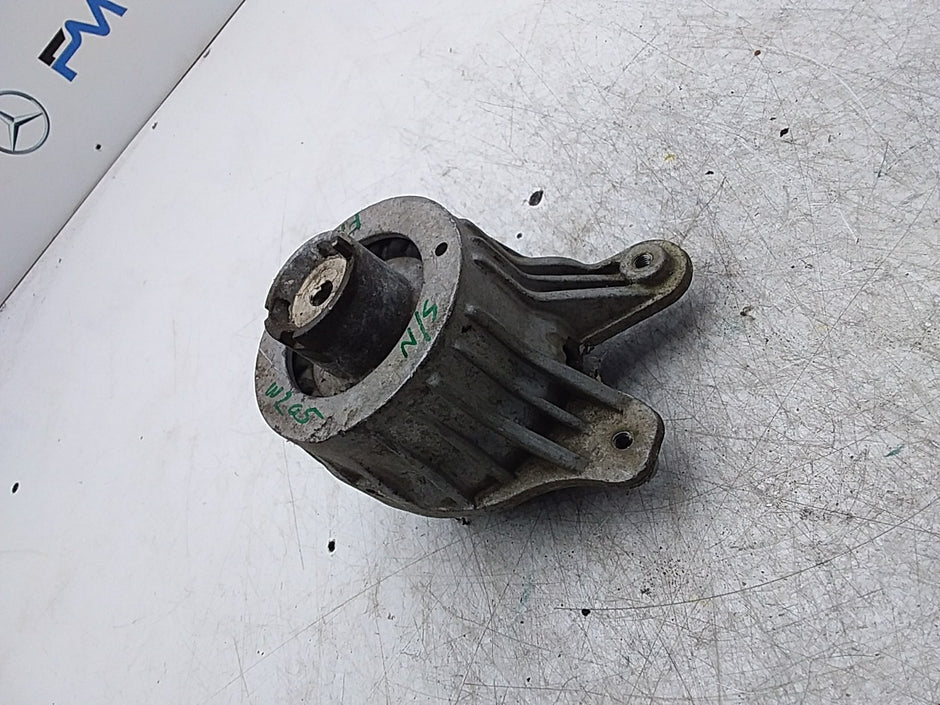 MERCEDES BENZ  C-CLASS W205  ENGINE MOUNT LEFT NS A2052406617 FMR319