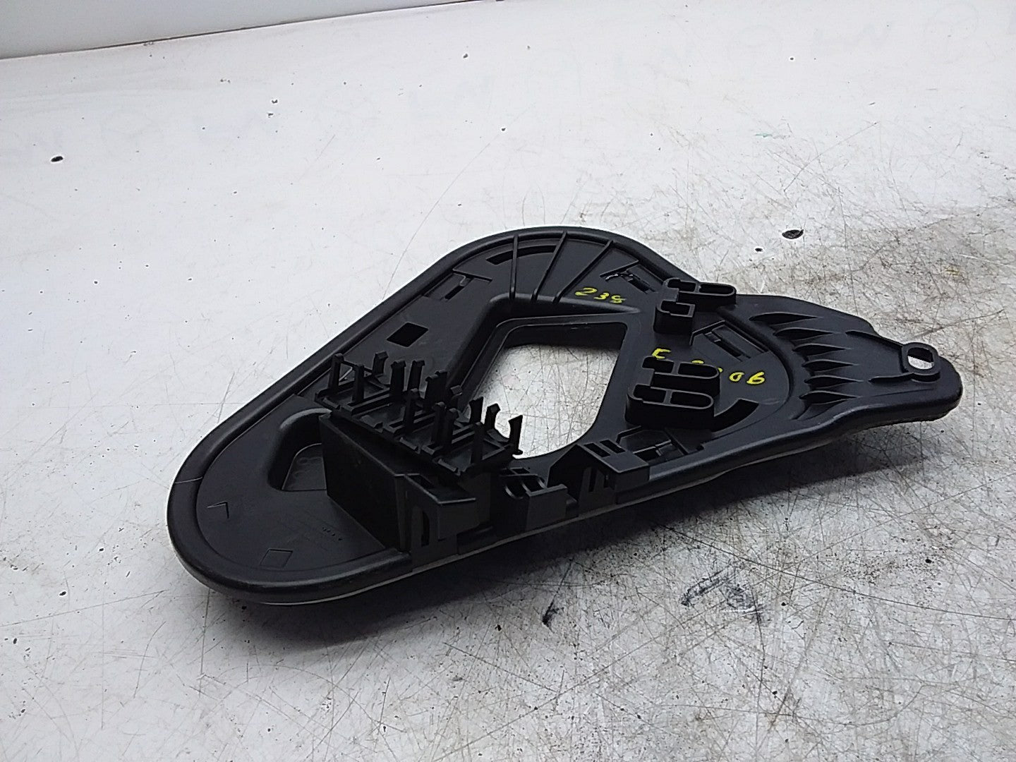 MERCEDES E-CLASS W238 INNER DOOR PANEL COVER FRONT RIGHT A2387205802 FMR206
